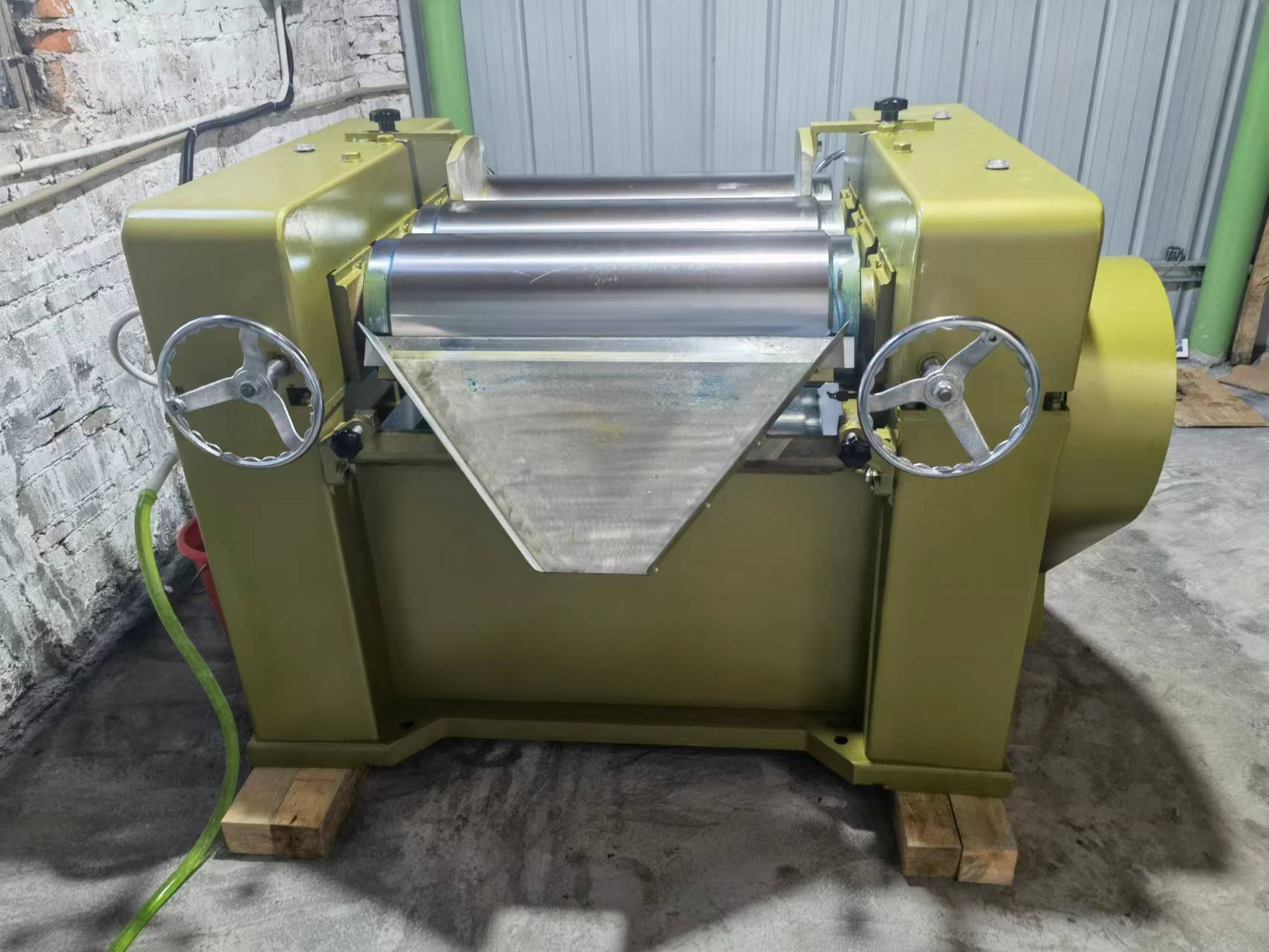 廣州市奮宏化工有限公司S-260 三輥研磨機(jī)采購方案(圖3)