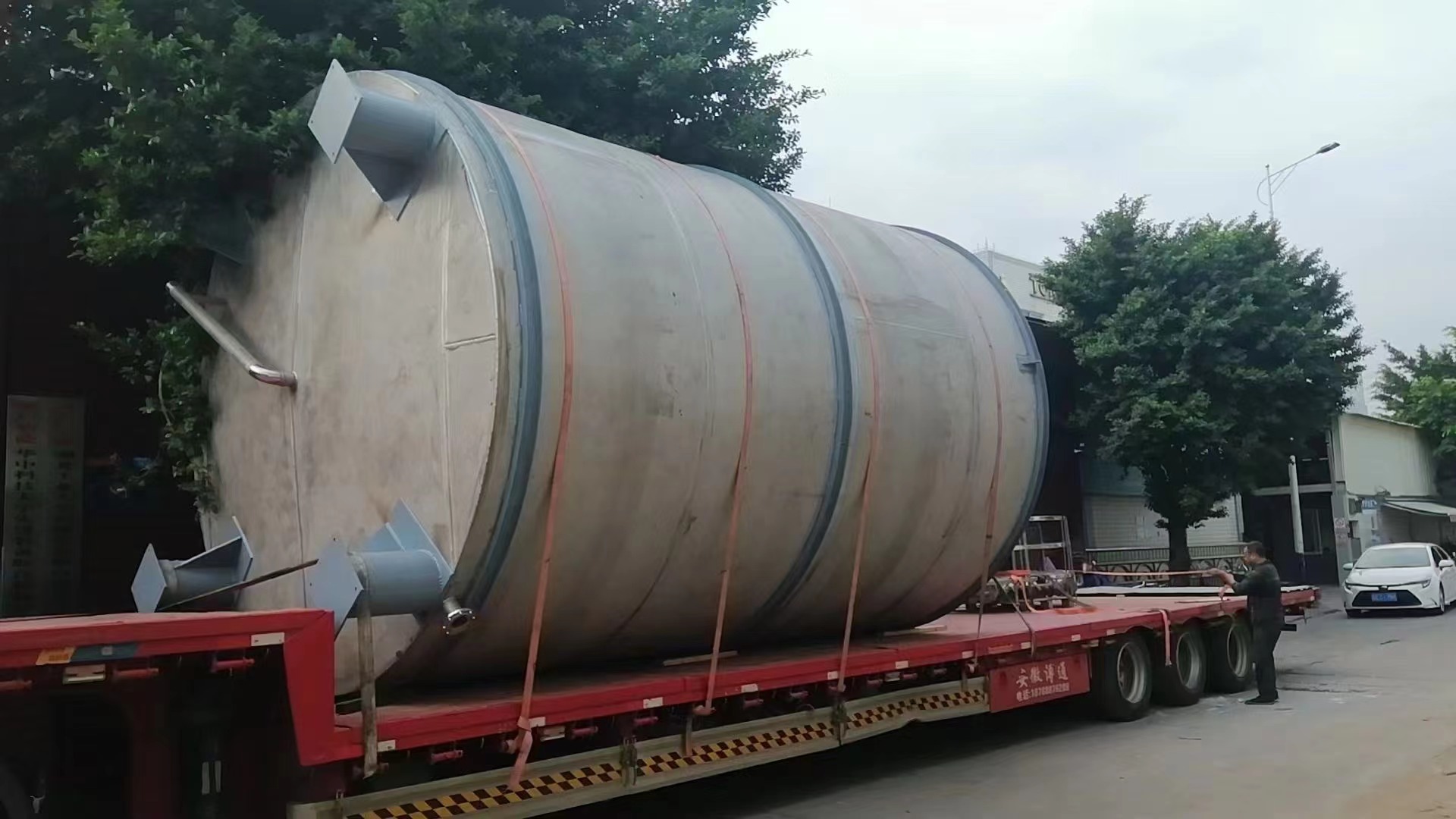 廣西萬磊集團(tuán)化工儲(chǔ)罐 埋地儲(chǔ)罐 立式儲(chǔ)罐 工程總包(圖1)