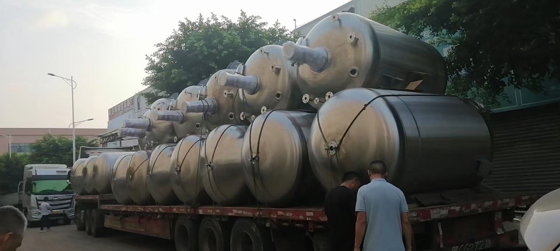 發(fā)往 迪拜 阿聯(lián)酋 化工反應(yīng)釜攪拌釜 及配套設(shè)備采購(圖12)